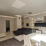 Apartment Tam Serviced 2bdr Center No6