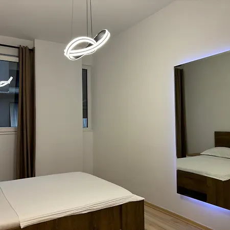 Appartamento Tam Serviced 2bdr Center No6 Tirana