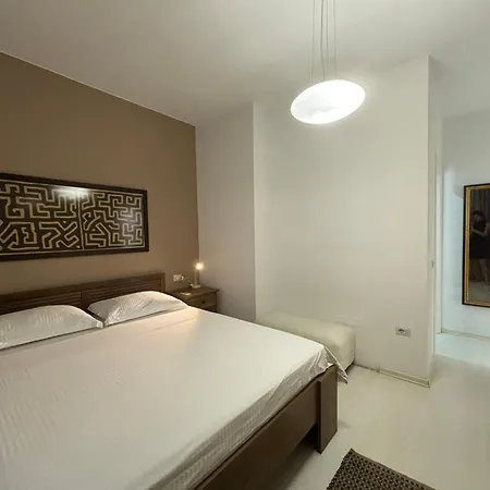 Apartment Tam Serviced 2bdr Center No6