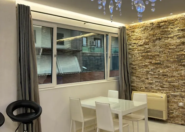 아파트 Tam Serviced 2bdr Center No6 티라나