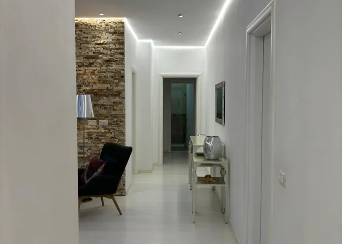 Tam Serviced 2bdr Center No6 * 티라나