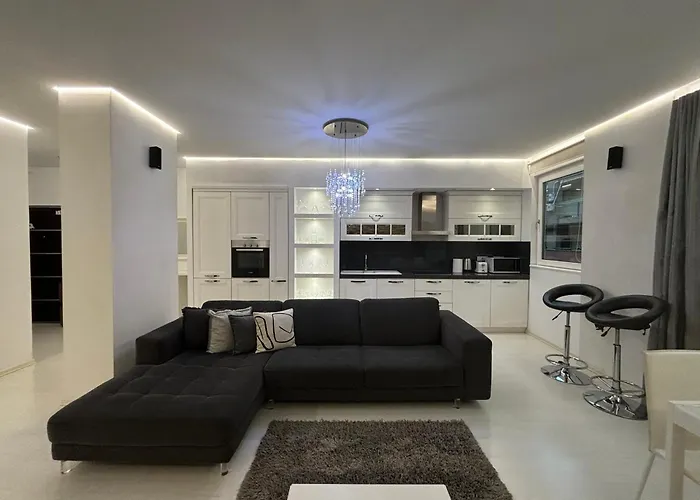 아파트 Tam Serviced 2bdr Center No6 티라나